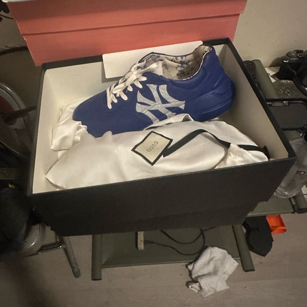 Brand new box, and dust bags’ if you want more pictures just ask